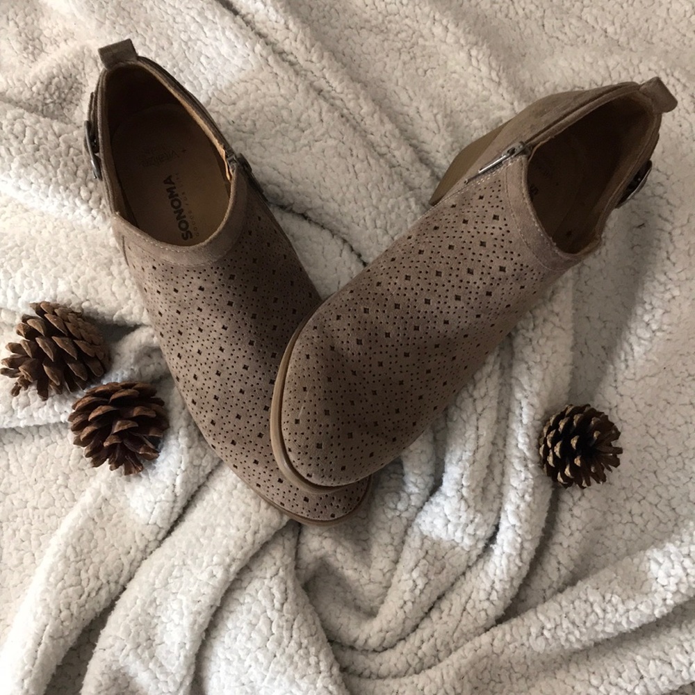 Brown patterned ankle boots
